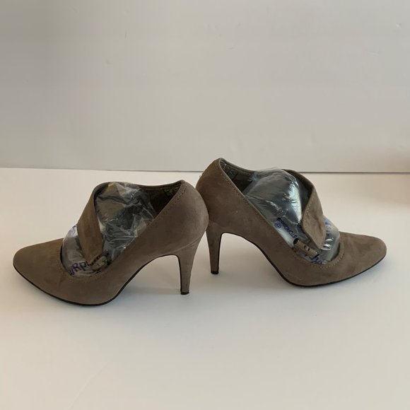 Apostrophe Shoes Apostrophe Grey Pumps 85 Gray Poshmark